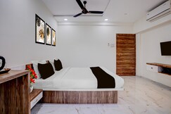 Townhouse Menavali Wai Formerly Hotel Golden Hills, Wai