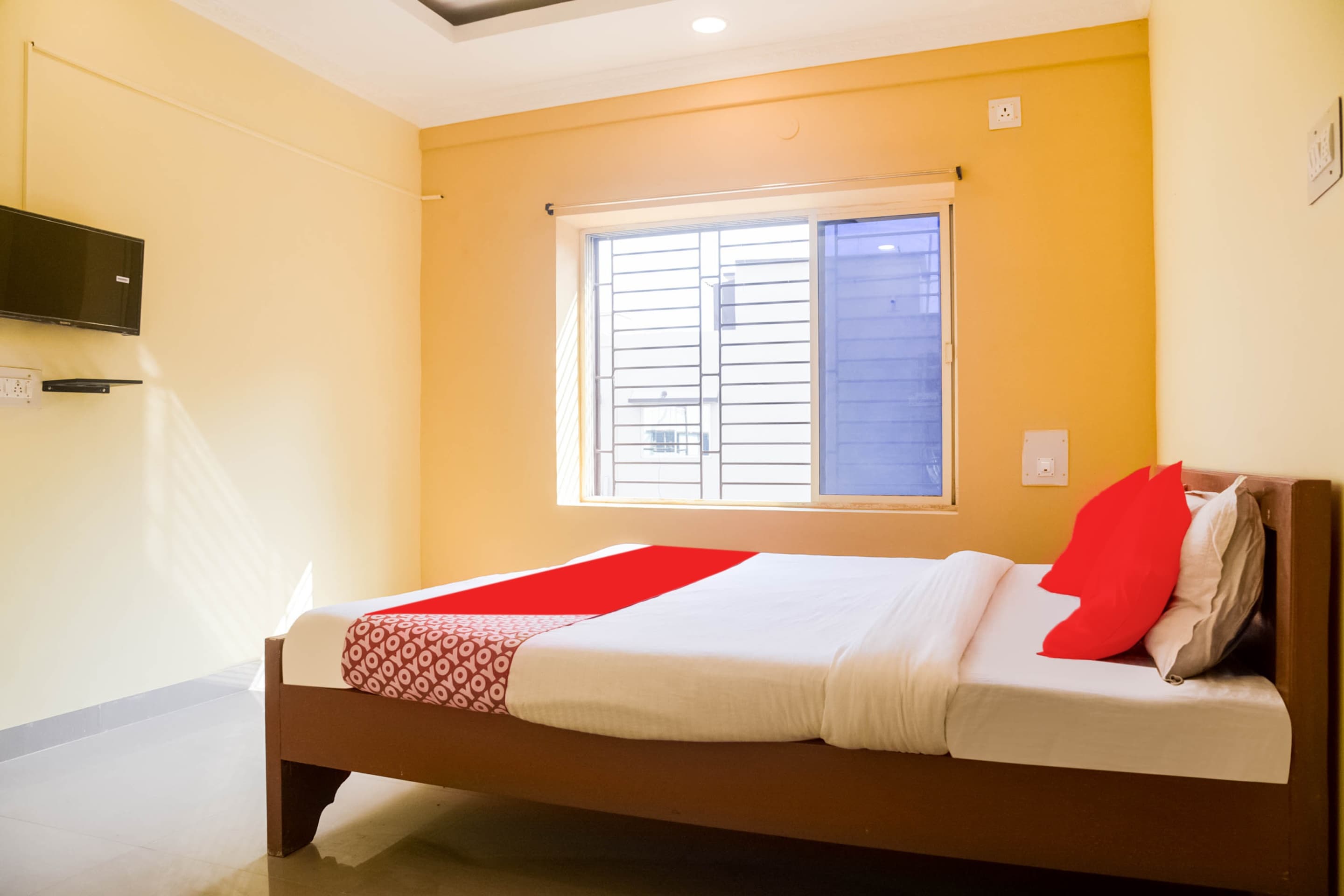 Hotel O Raj Premium - Tap to explore photos