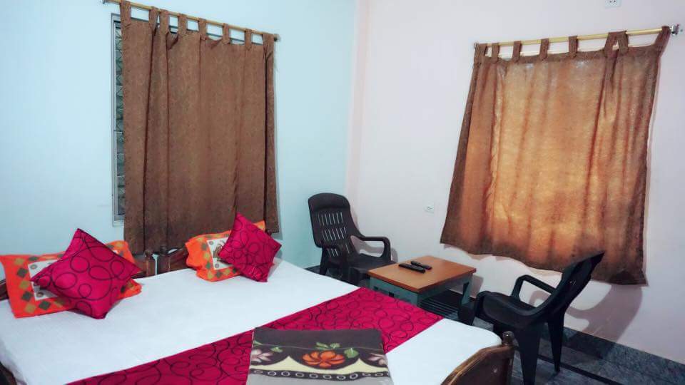 Alaka Guest House - Tap to explore photos