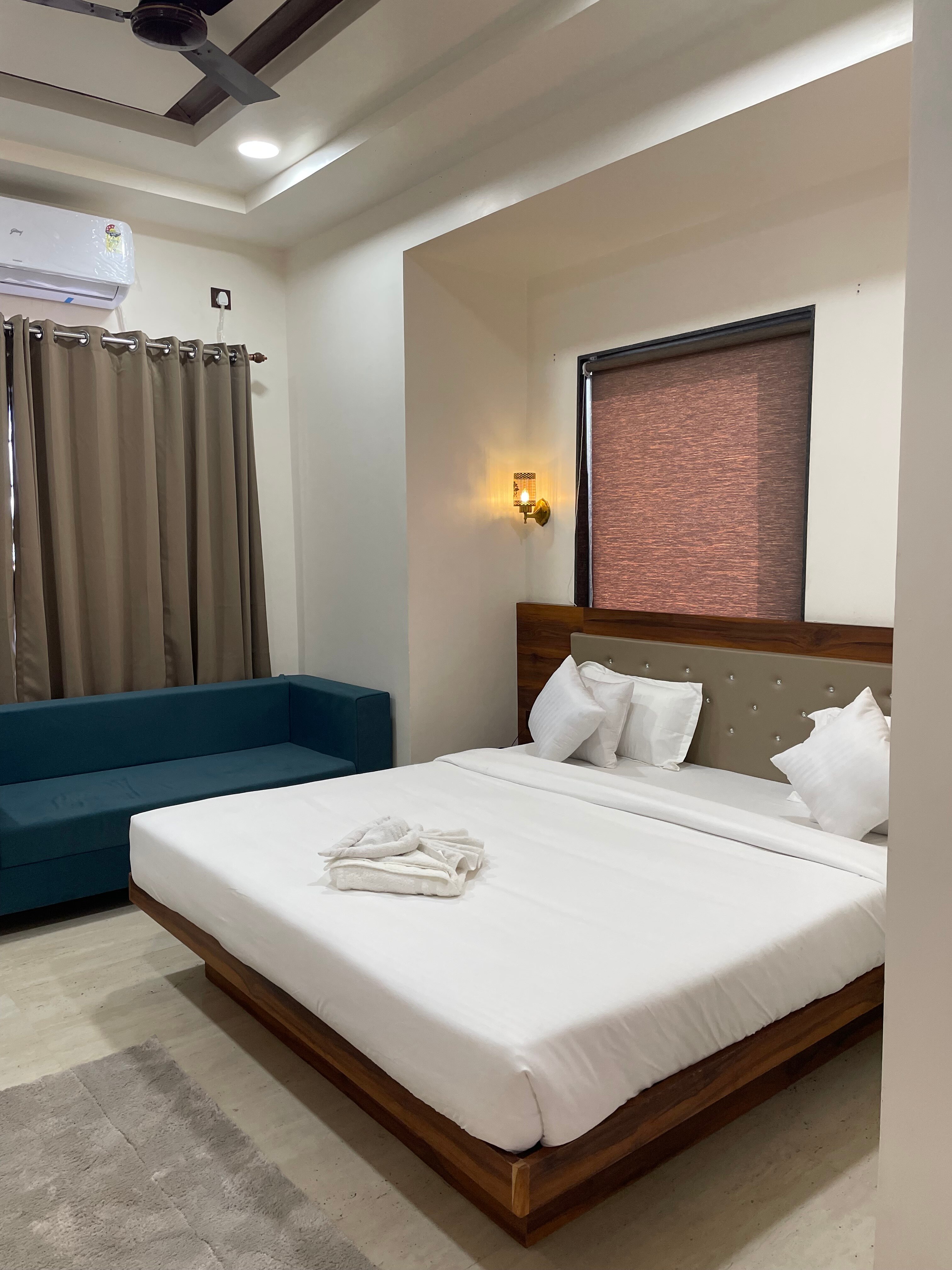 Hotel Shree Leela Palace Rajgarh - Tap to explore photos