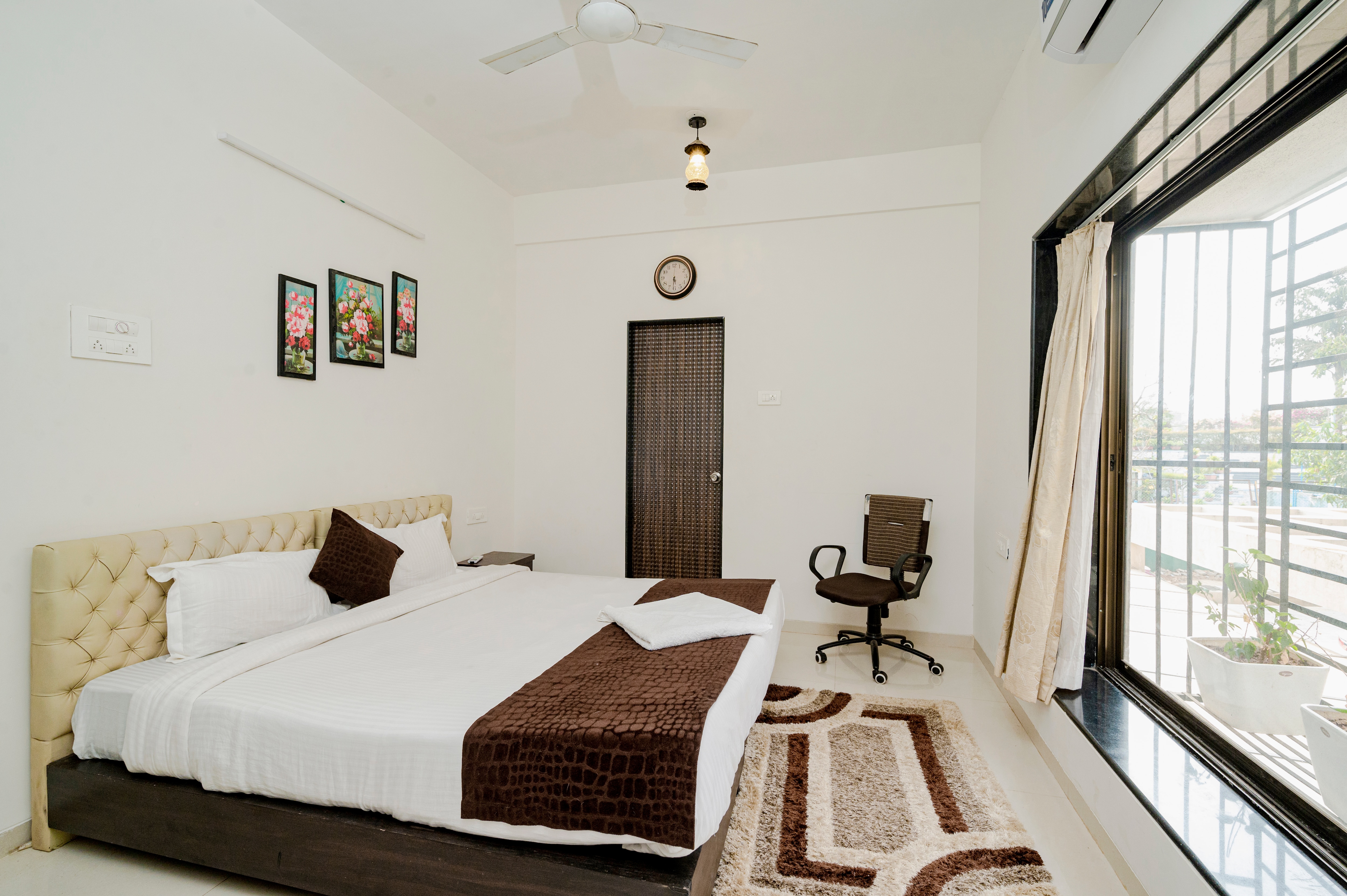 The Retreat Glasshouse 4 BHK Villa - Tap to explore photos
