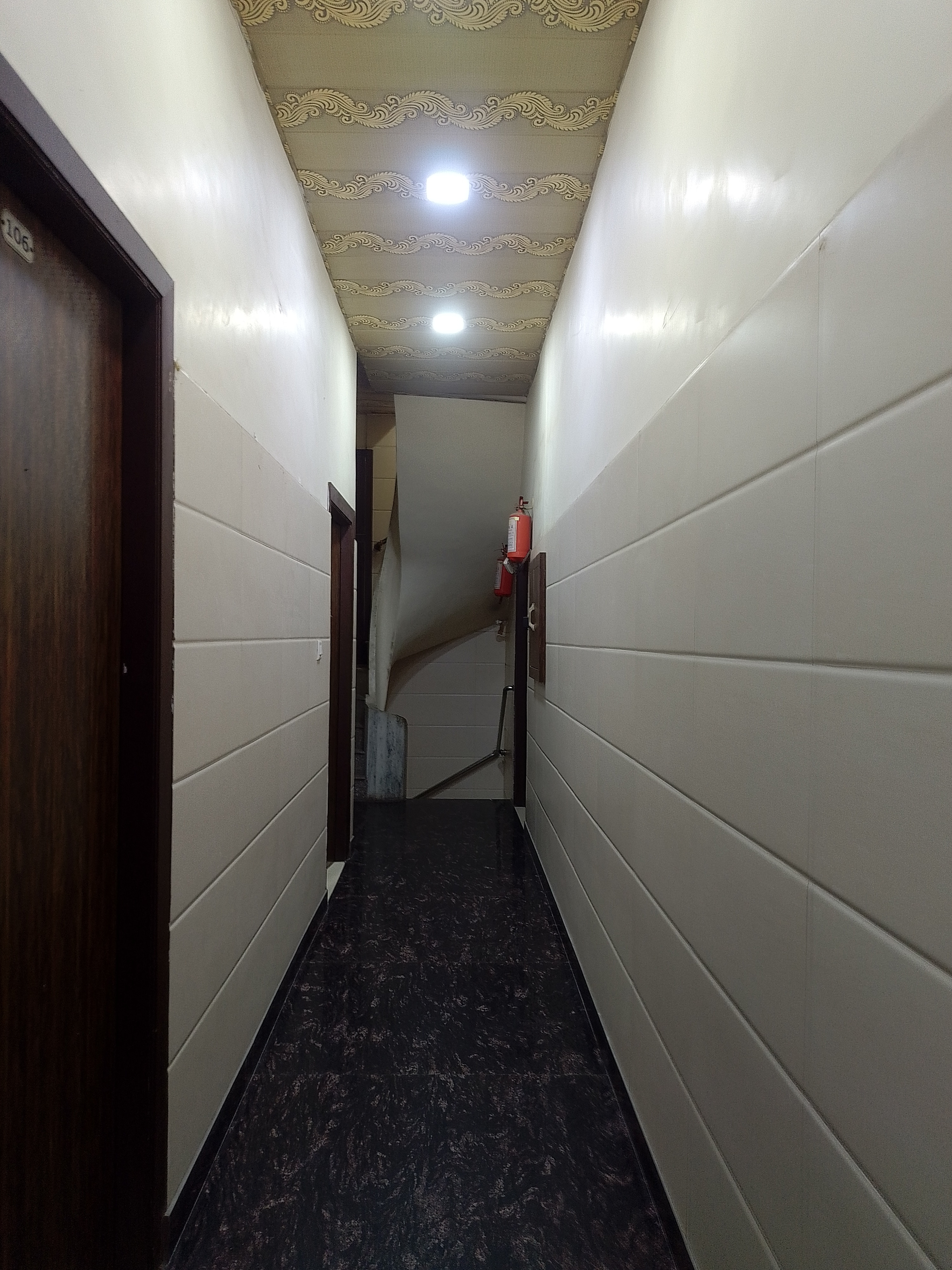 DEEP HOME STAY JUST 350 METERS FROM GOLDEN TEMPLE - Tap to explore photos