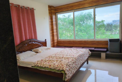 luxurious 2 bhk with 2 baywindows for 6 ppl