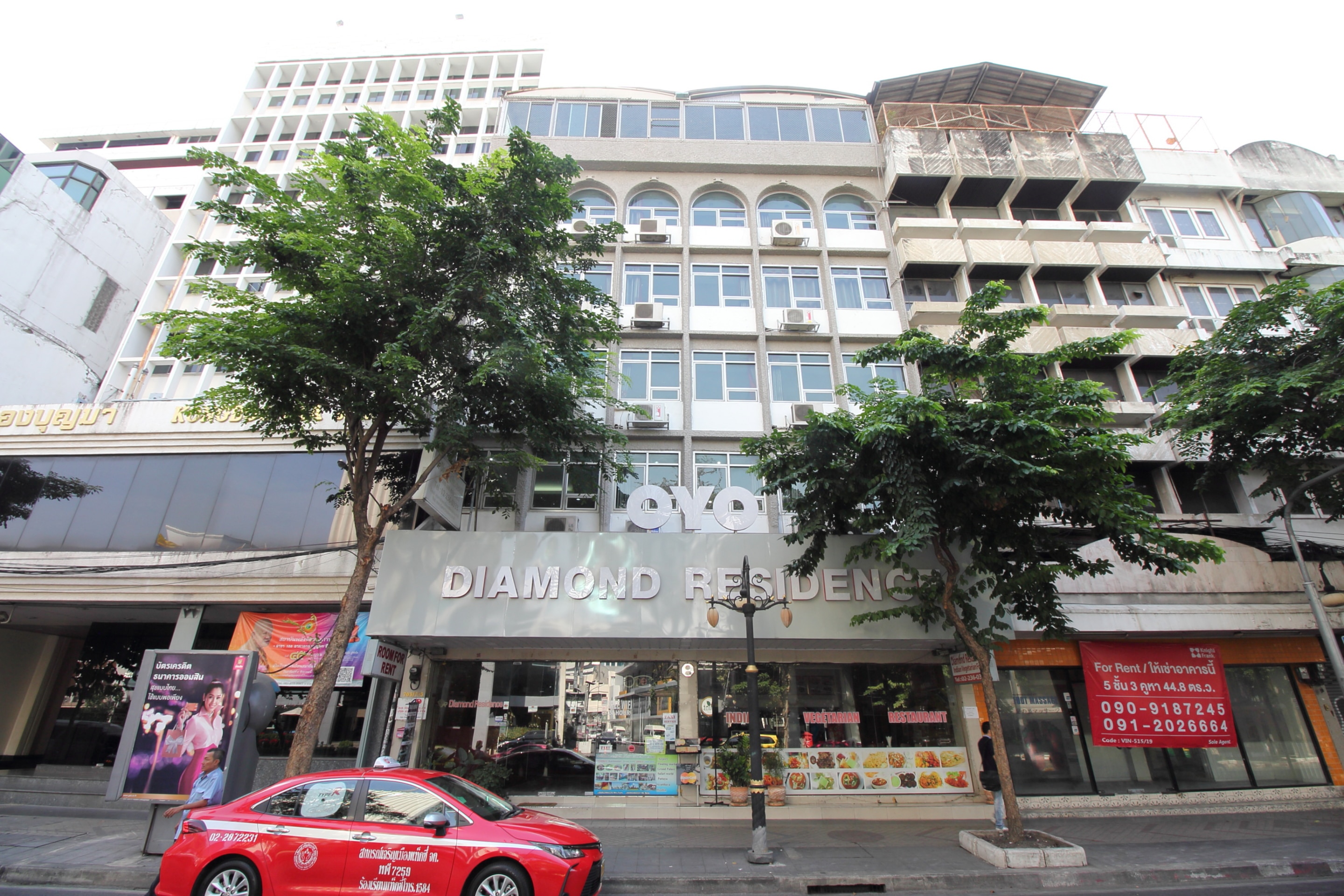OYO 102 Diamond Residence Silom - Tap to explore photos
