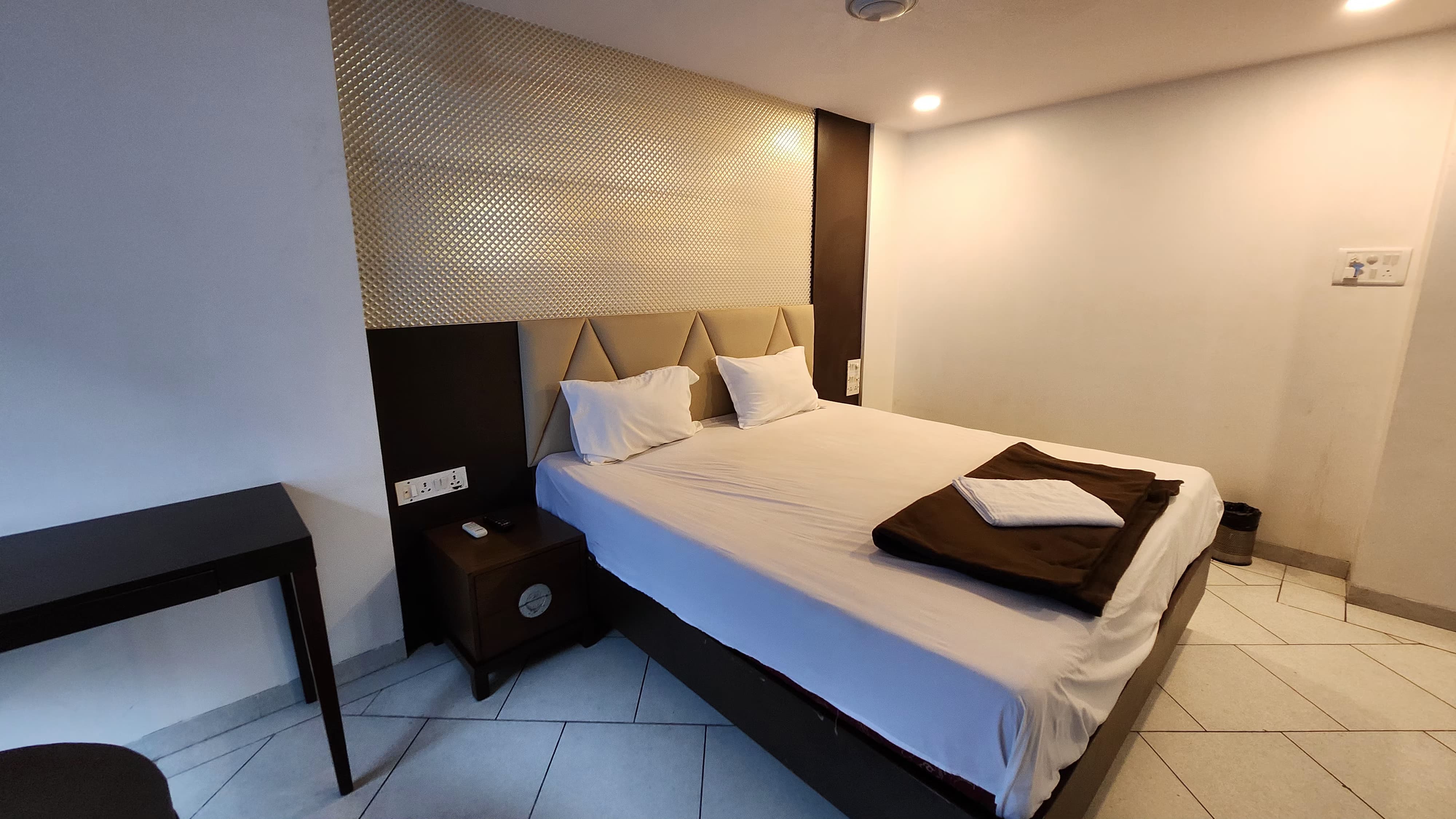 Royal palace lodging and boarding - Tap to explore photos
