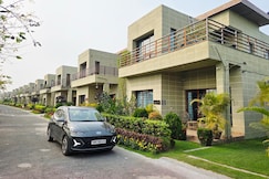 MeerahMahal || Entire Luxurious Aqua Golf Villa -32, Kolkata