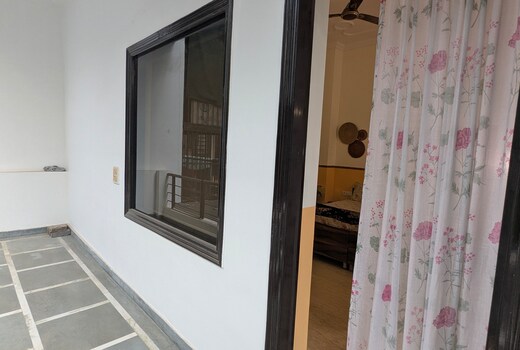 Cute bed and breakfast with private balcony and washroom