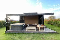 Pezo 6 | Spacious Luxury cabin with Jacuzzi in Hyderabad by Homeyhuts, Chevella