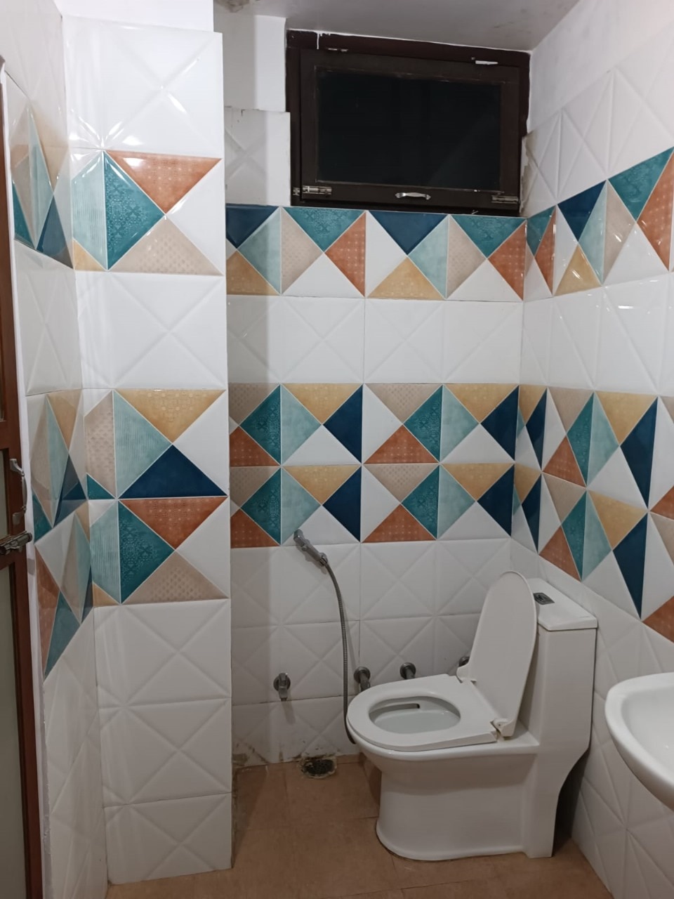 Hotel Paradise Inn, Maharajganj - Tap to explore photos