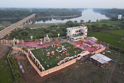 The Costa Resort with Pool and River View, Durg