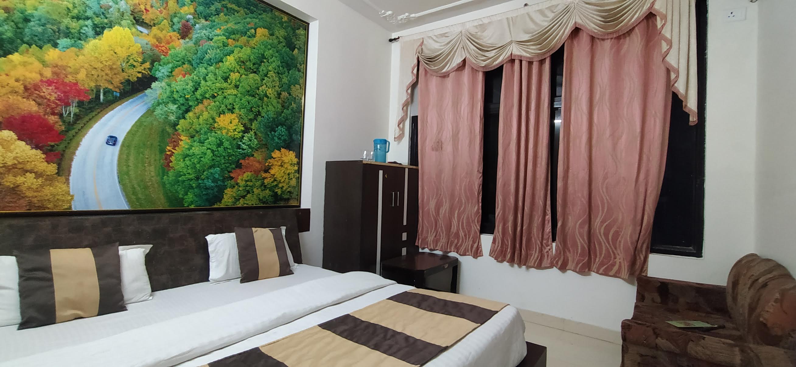 Hotel Shri Radhey Radhey - Tap to explore photos