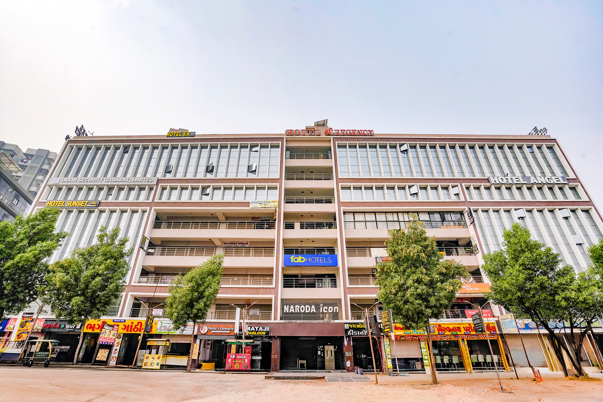 FabHotel SR Naroda - Nr. SP Ring Road - Tap to explore photos
