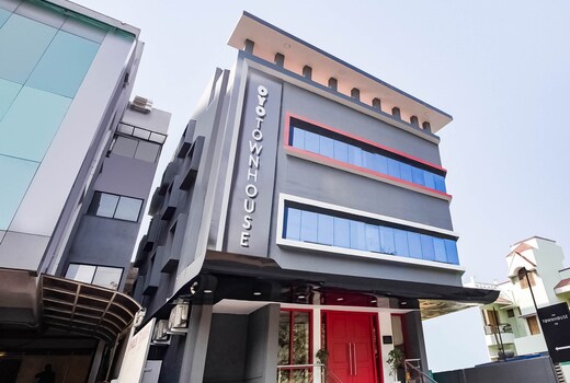 Super Townhouse Lords Inn Regency