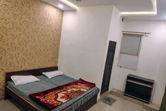 Suk00n Stays Premium Ac room Parking KV 3 Km, Varanasi