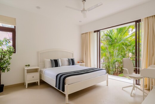 Stylish 1BHK Apt with Pool nr Candolim Beach | Hireavilla