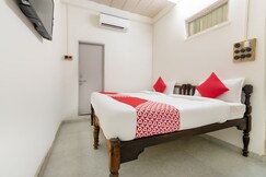 OYO 41090 Homi House, Solapur