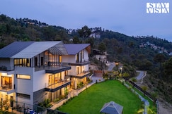 StayVista at Suvas Villa - Lawn & BBQ, Binsar