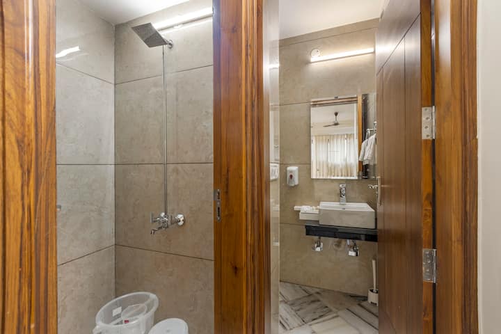 Parfait Street Onyx Homlee | Entire 3 BHK @Fortis - Tap to explore photos