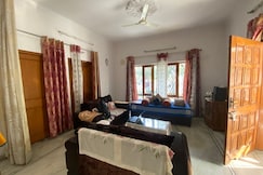 Vishal Homestay | Airy Rooms & Kitchen, Dehradun