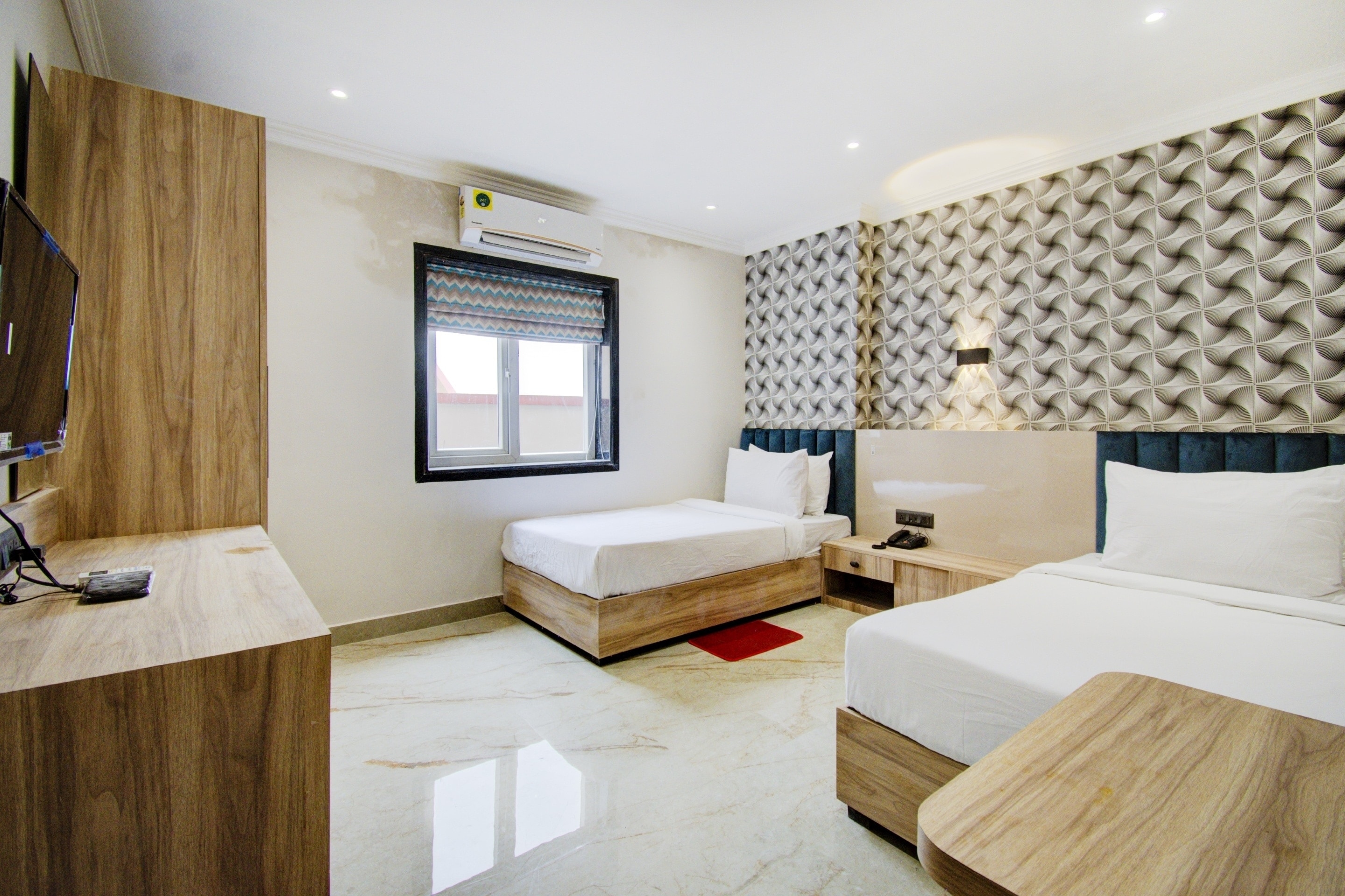 Super Townhouse Gokul Regency Near Dum Dum Metro Station - Tap to explore photos