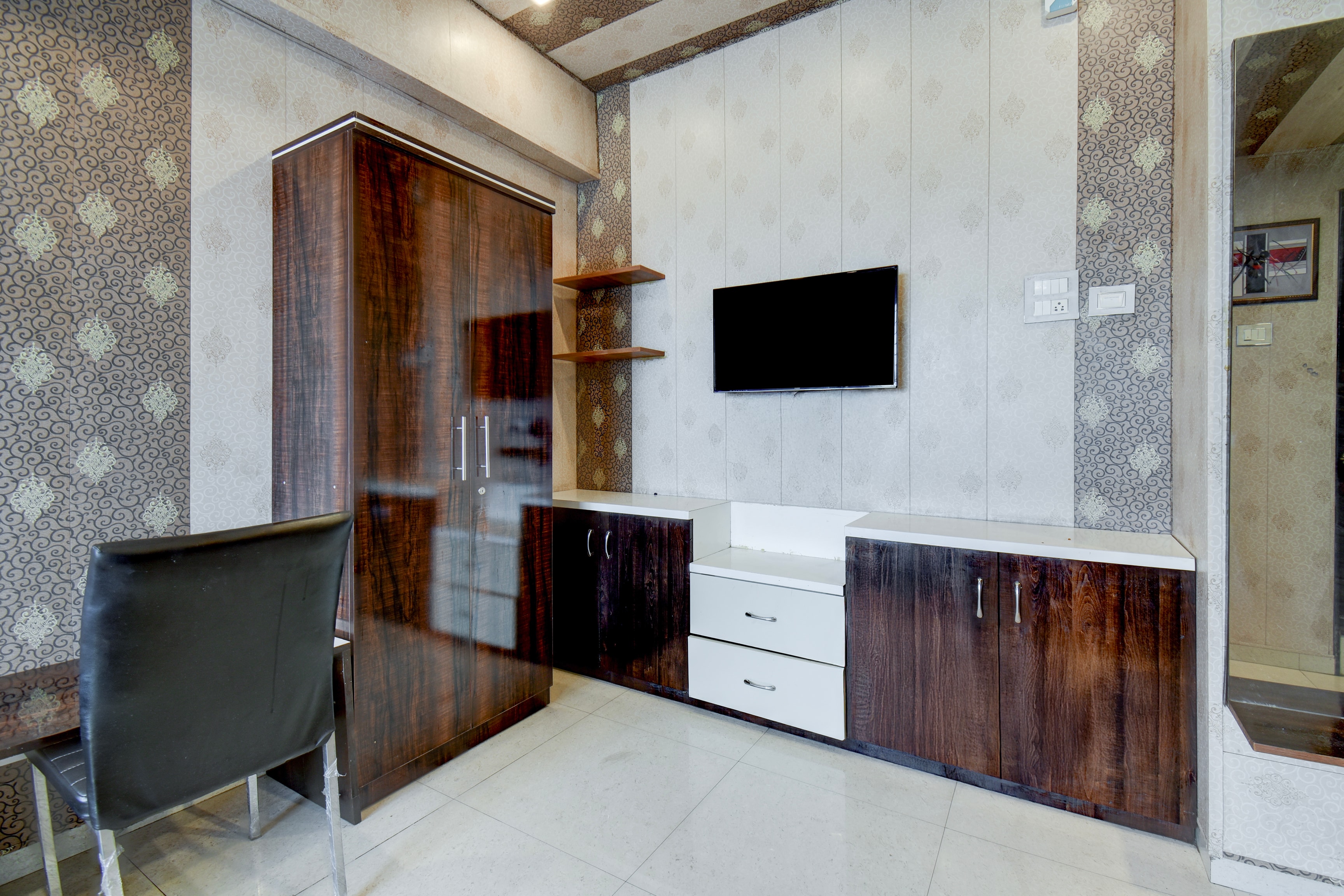 Super Townhouse Chakan MIDC Pune Formerly Renuka Executive - Tap to explore photos