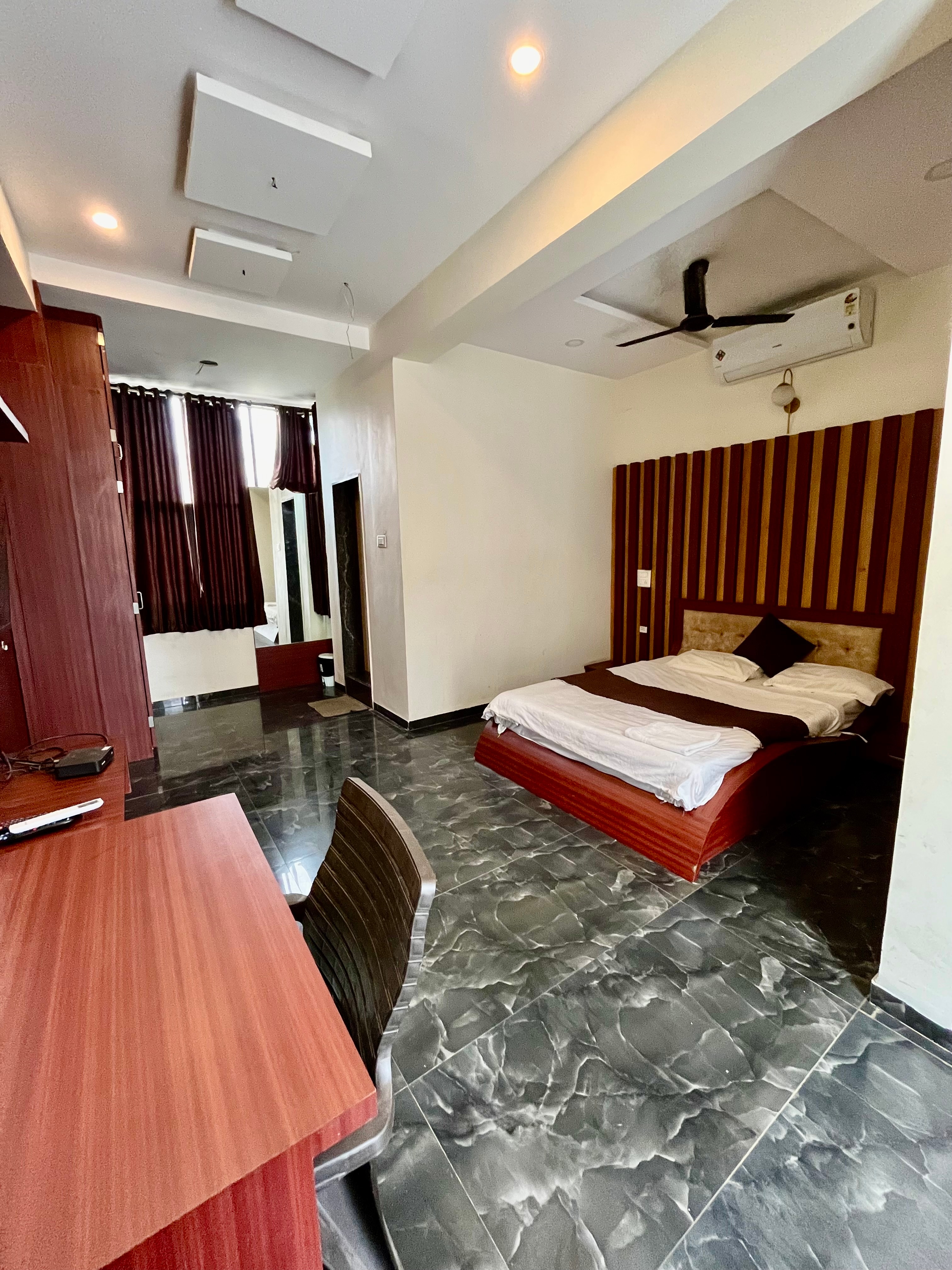Business Suite Room 1
