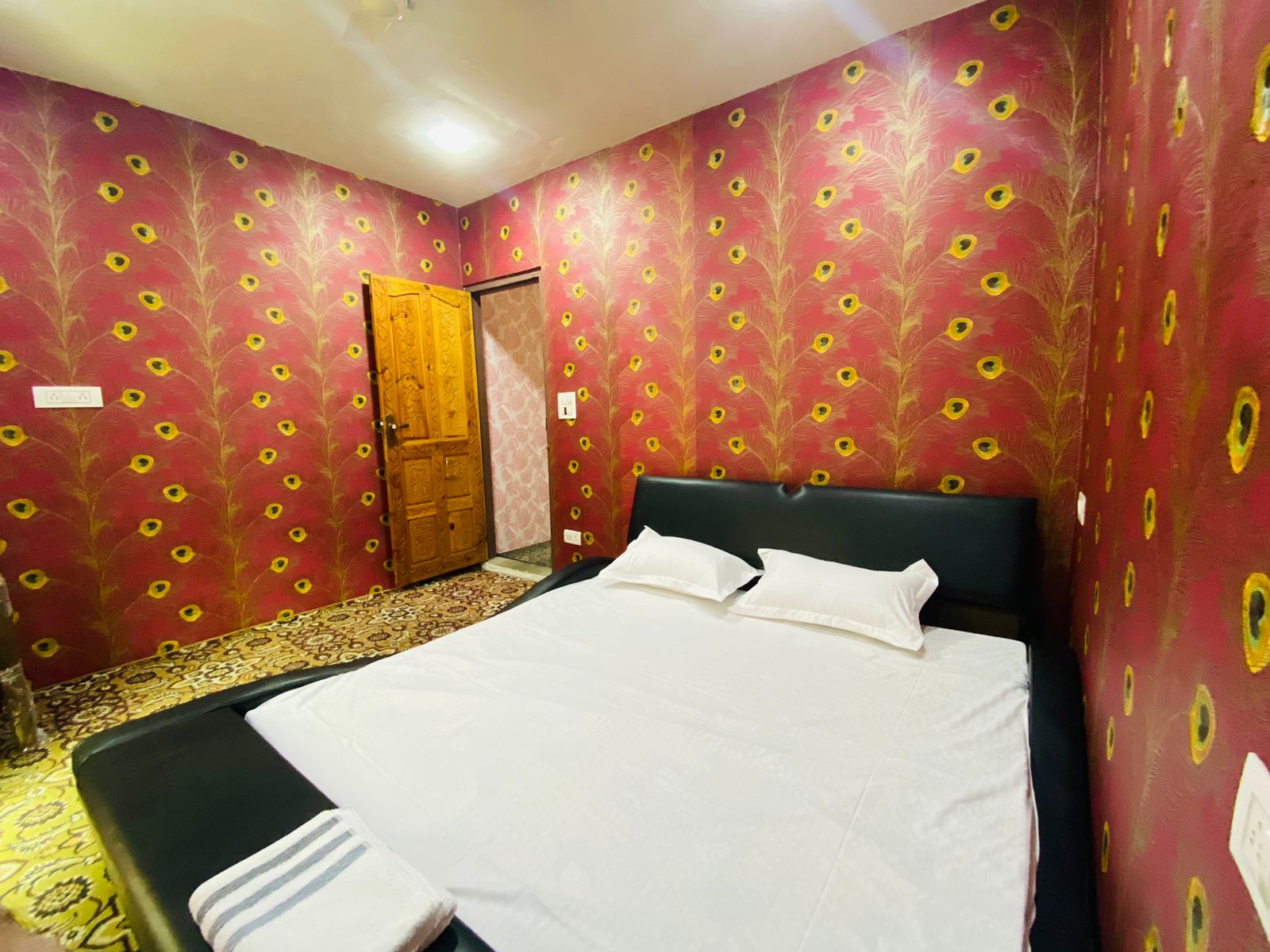 Merlin Paying Guest House - Tap to explore photos