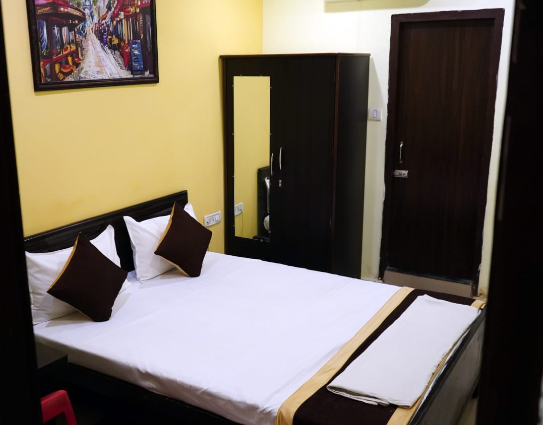 Hotel Atithi Niwas - Tap to explore photos
