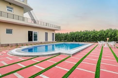 Alaya Stays Lustra Farms With Pvt Pool, Lawn and Terrace near Mini Ladakh, Faridabad