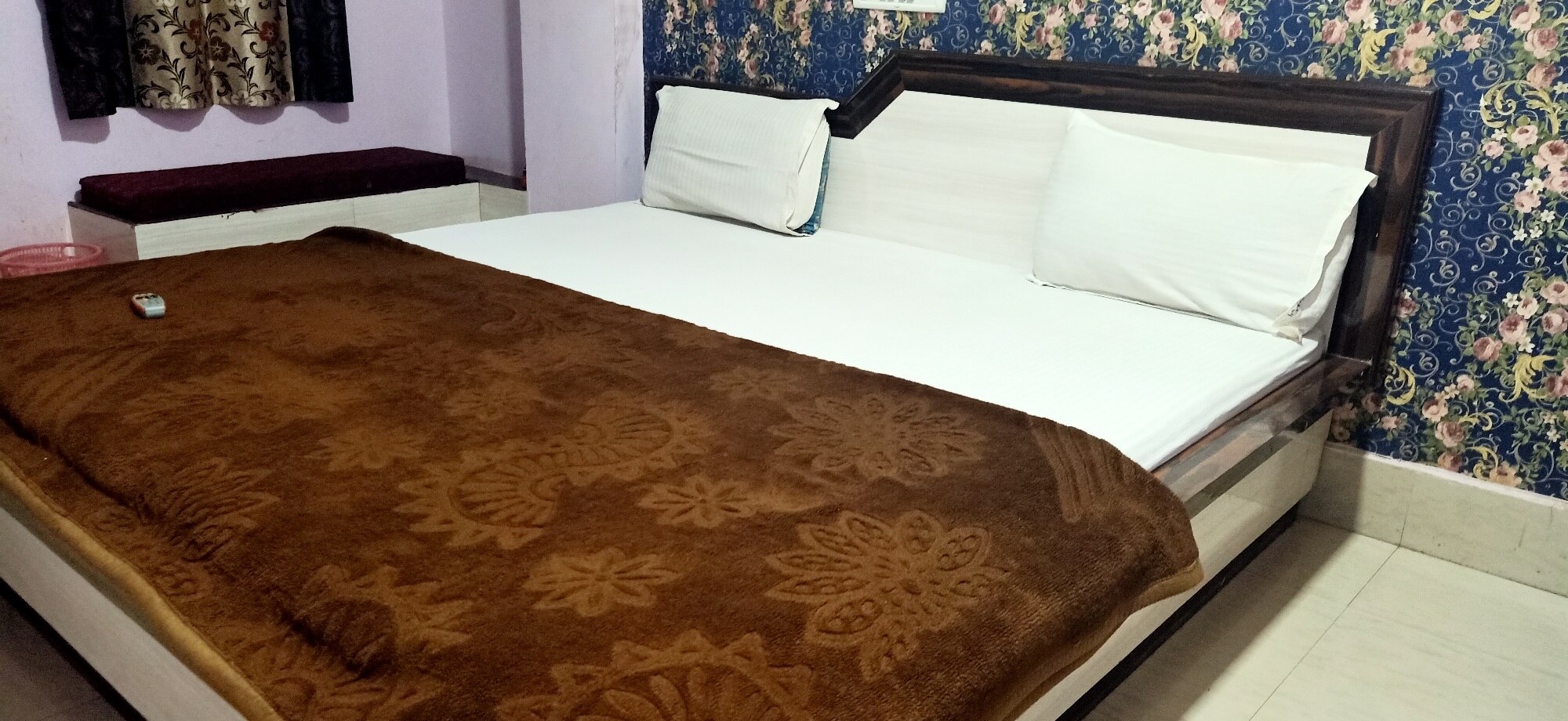 Hotel Abhinandan Inn - Tap to explore photos