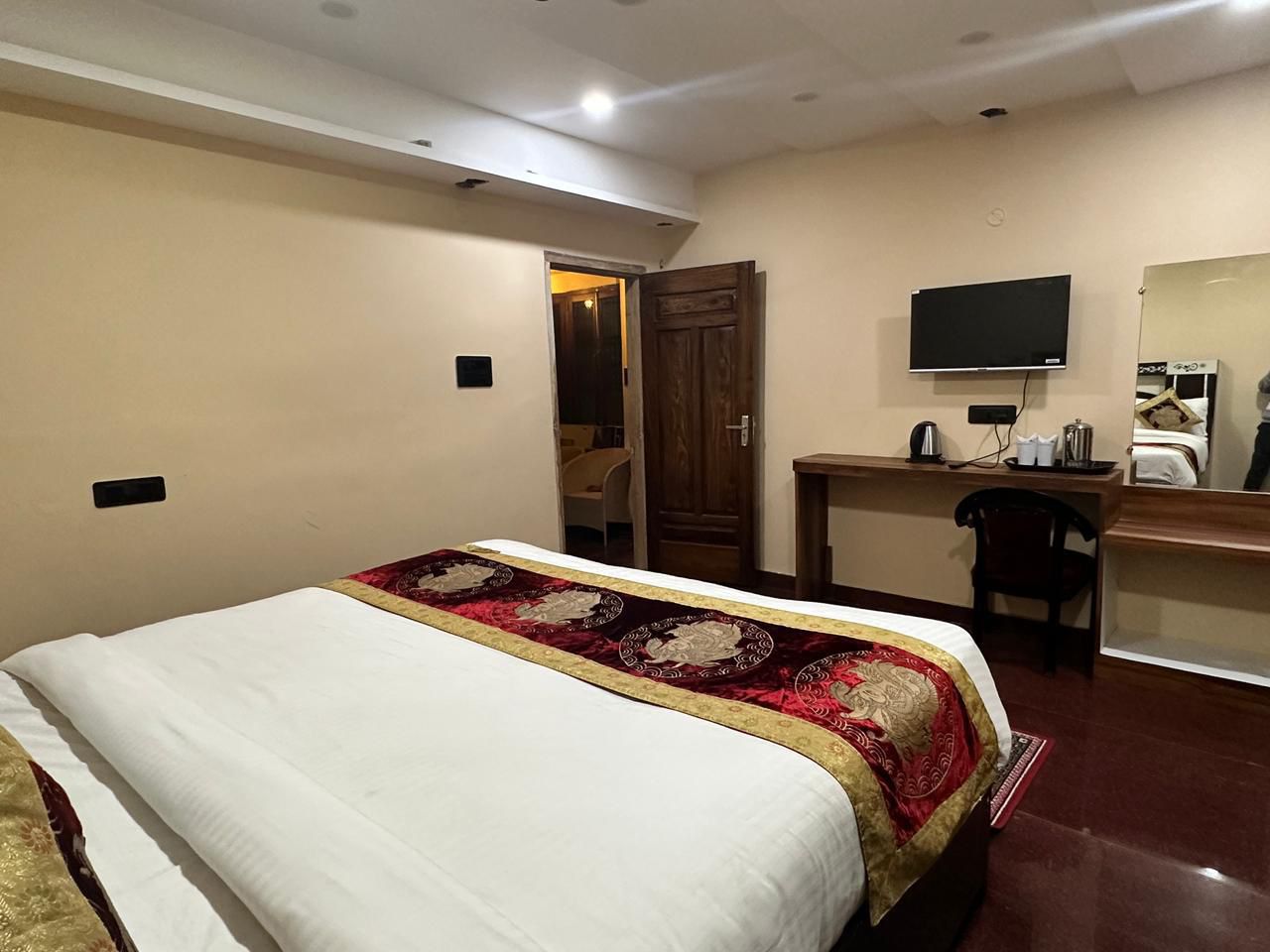 Kashi Family Stay (50 metre from Sampurnand Sanskrit University) - Tap to explore photos