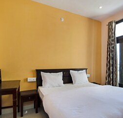AC Deluxe Room with view of Heritage Bagore Ki Haveli & Lake Pichola