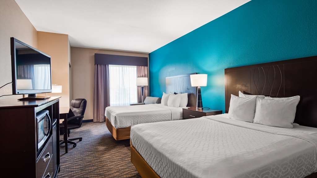 Best Western Plus Hiawatha Hotel - Tap to explore photos