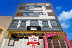 Townhouse Taramandal Near Sahara States, Deoria