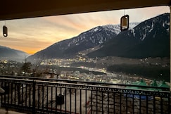 Aura by Raw Artistry, Manali
