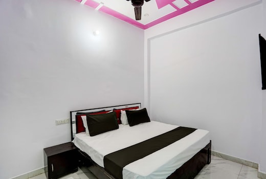 Hotel O New Golden Moon