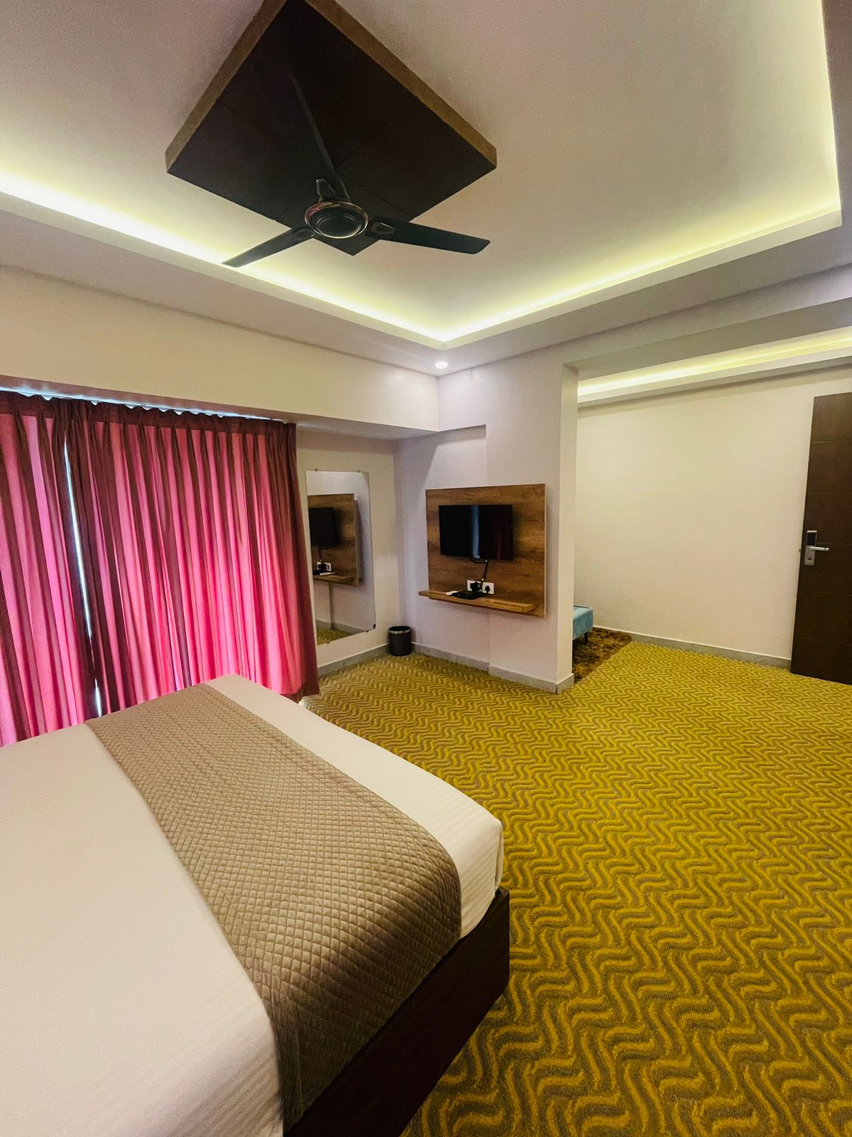 VOVO HOTELS - Tap to explore photos