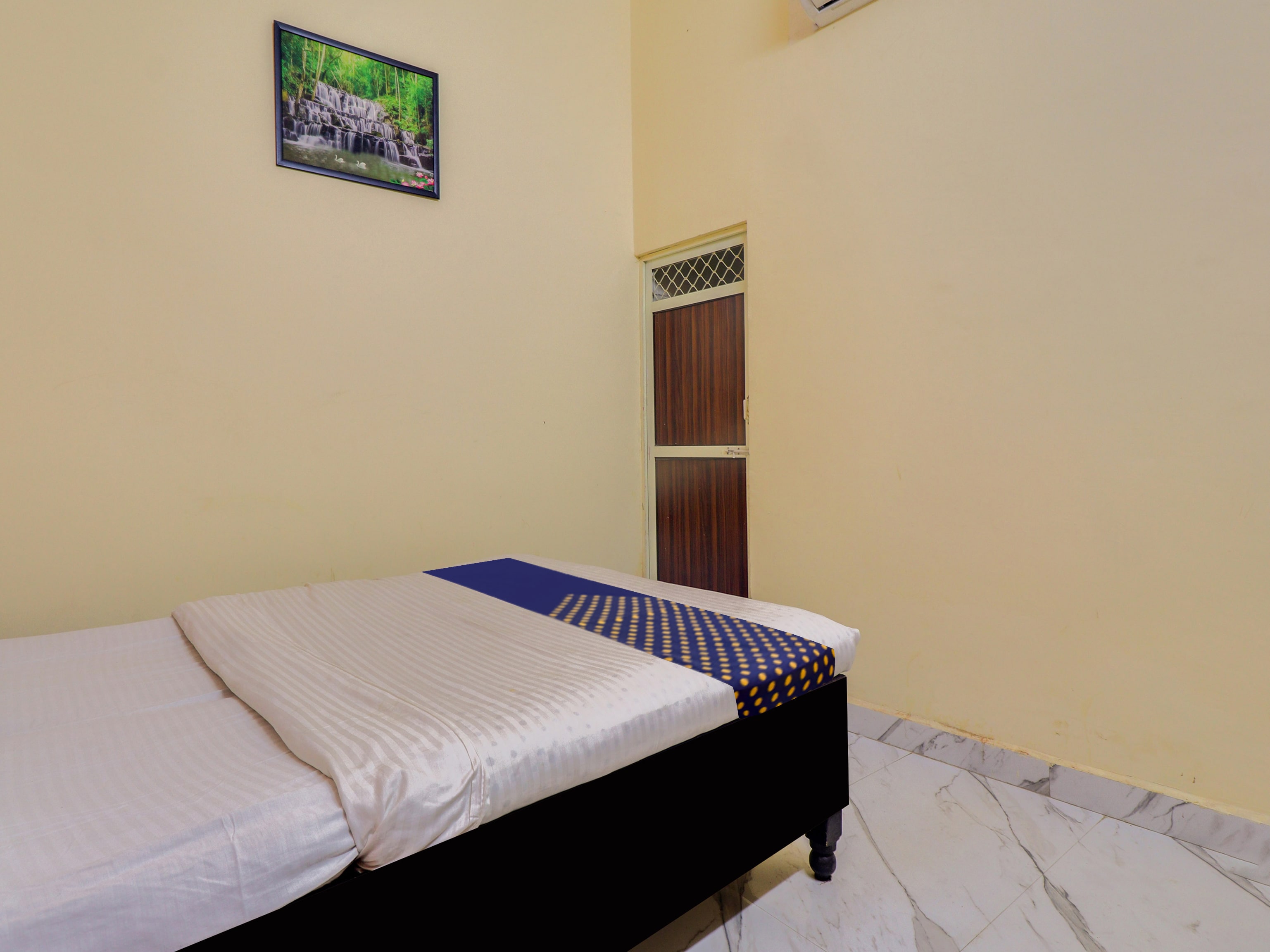 Hotel O Virat Guest house - Tap to explore photos