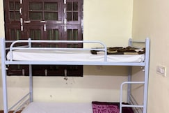 Awara Hostels & Dormitory, Lucknow