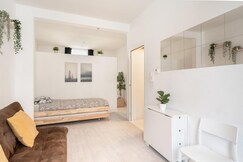 Cozy Antwerp Apartment Stay for 7, Antwerp