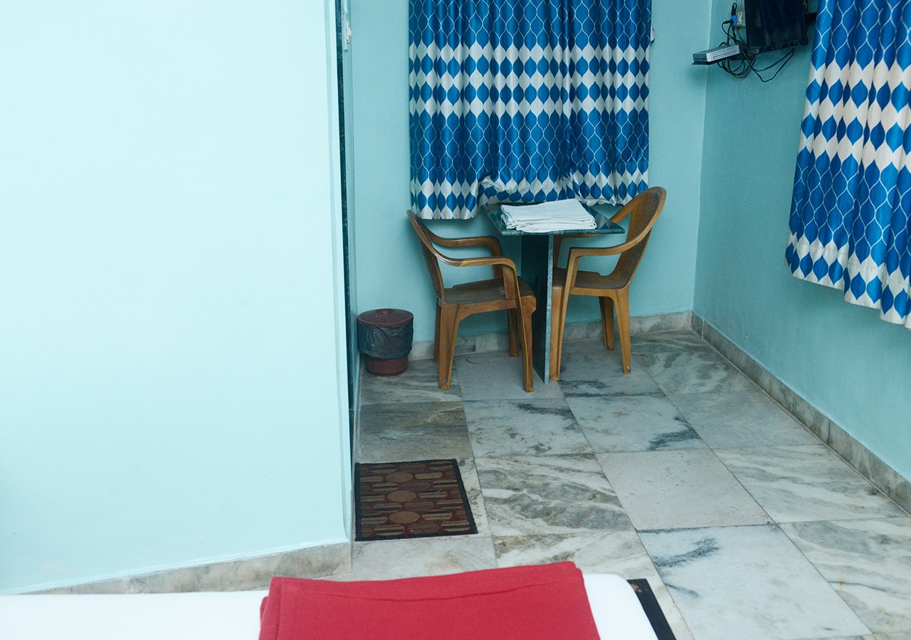 SRK HOTEL - Tap to explore photos