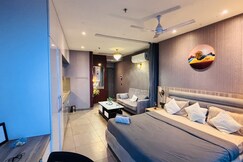 Couple s Escape 43rdFloor Heaven, Noida