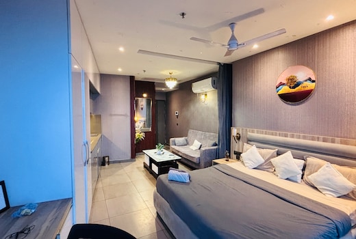 Couple s Escape 43rdFloor Heaven