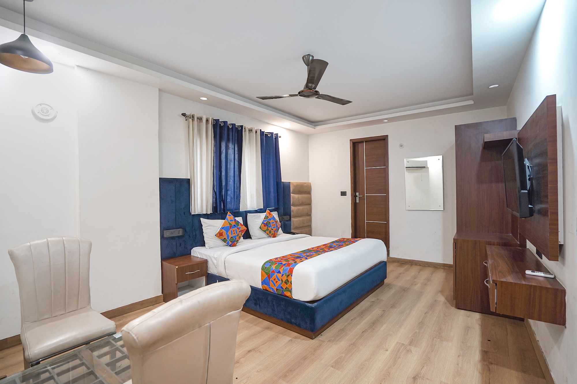 FabHotel Golden Eye Inn - Nehru Place Market - Tap to explore photos