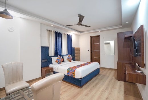 FabHotel Golden Eye Inn - Nehru Place Market