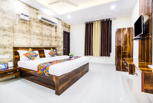 FabHotel Elysian Grand - 3 kms from Chaudhary Charan Singh International Airport Lucknow