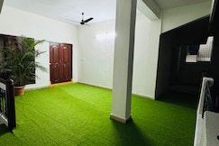 1 min walk to Apollo hospital Jubliee hills, Hyderabad