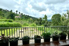 Sound of Nature Hill View by Homeyhuts 2, Mukteshwar