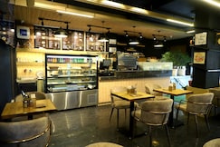 Flourish Stay Saket near Max Hospital, Delhi