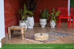 Col Dhami s Den, Dehradun